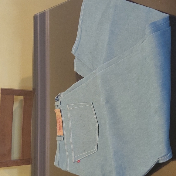 Levi's - Picture 9 of 16